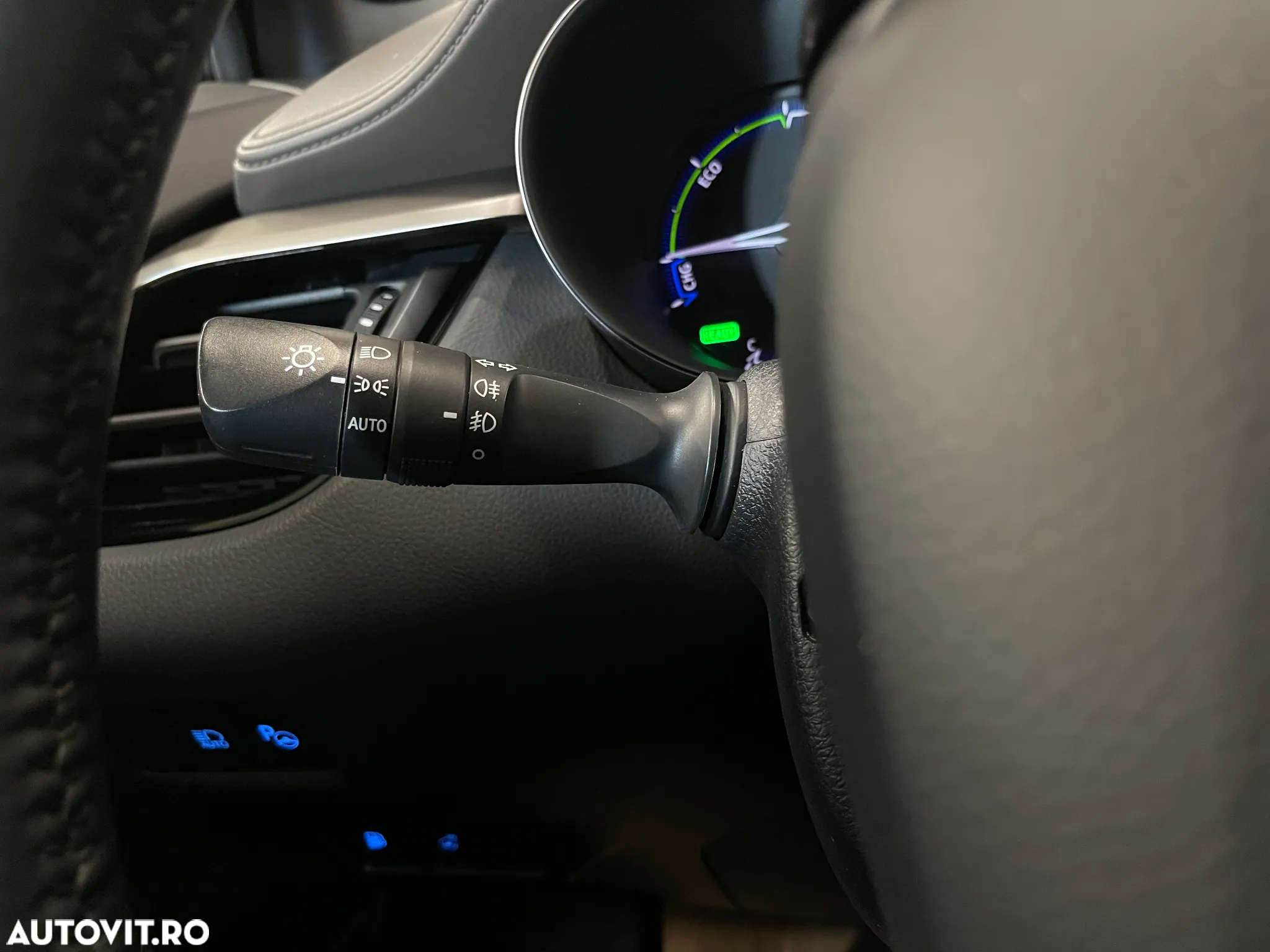Toyota C-HR 2.0 HSD 184 CP 4x2 CVT Classy Bi-Tone - 24