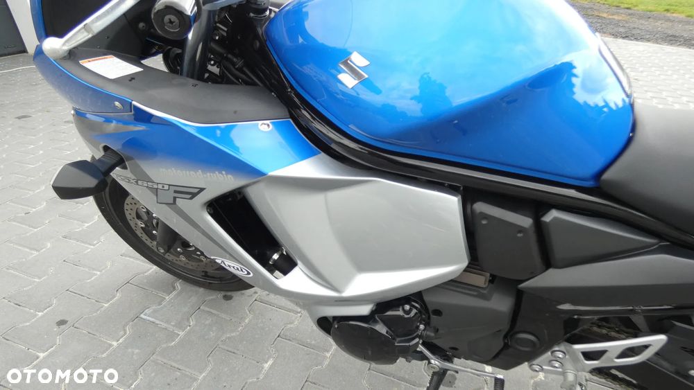 Suzuki GSX - 18