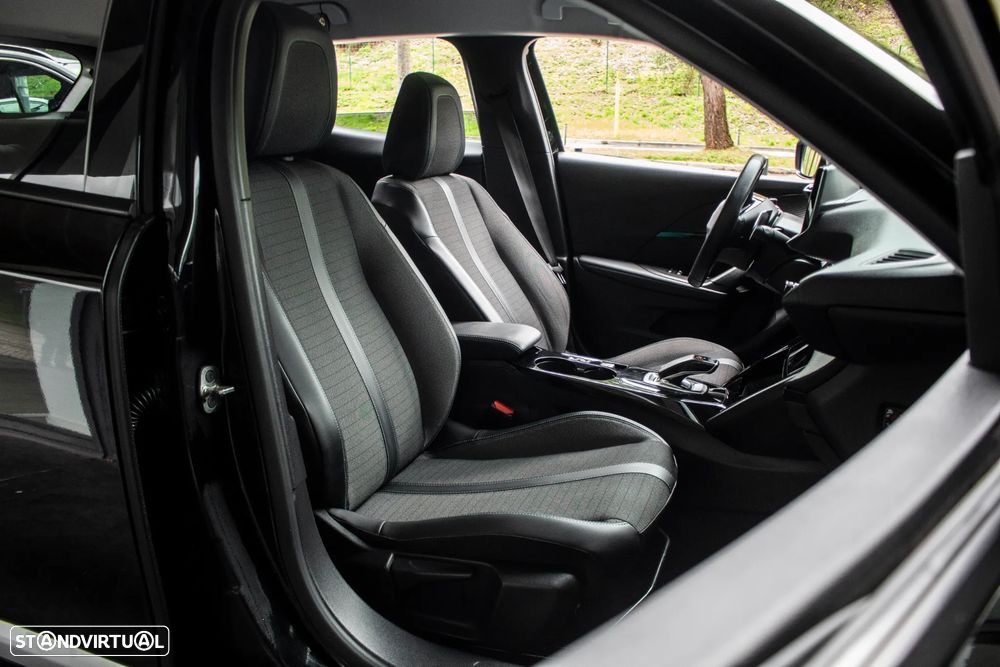 Peugeot 2008 1.2 PureTech Allure EAT8 - 24