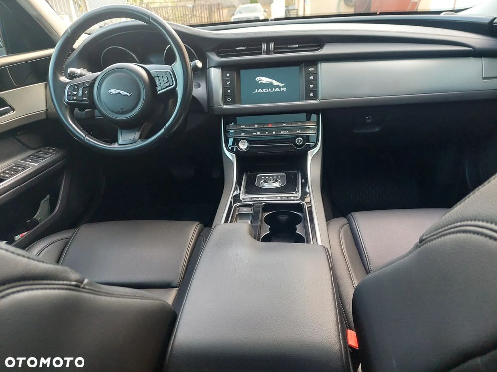 Jaguar XF - 21