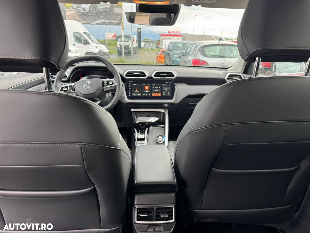 MG ZS HEV 1.5 GSI AT Exclusive - 11