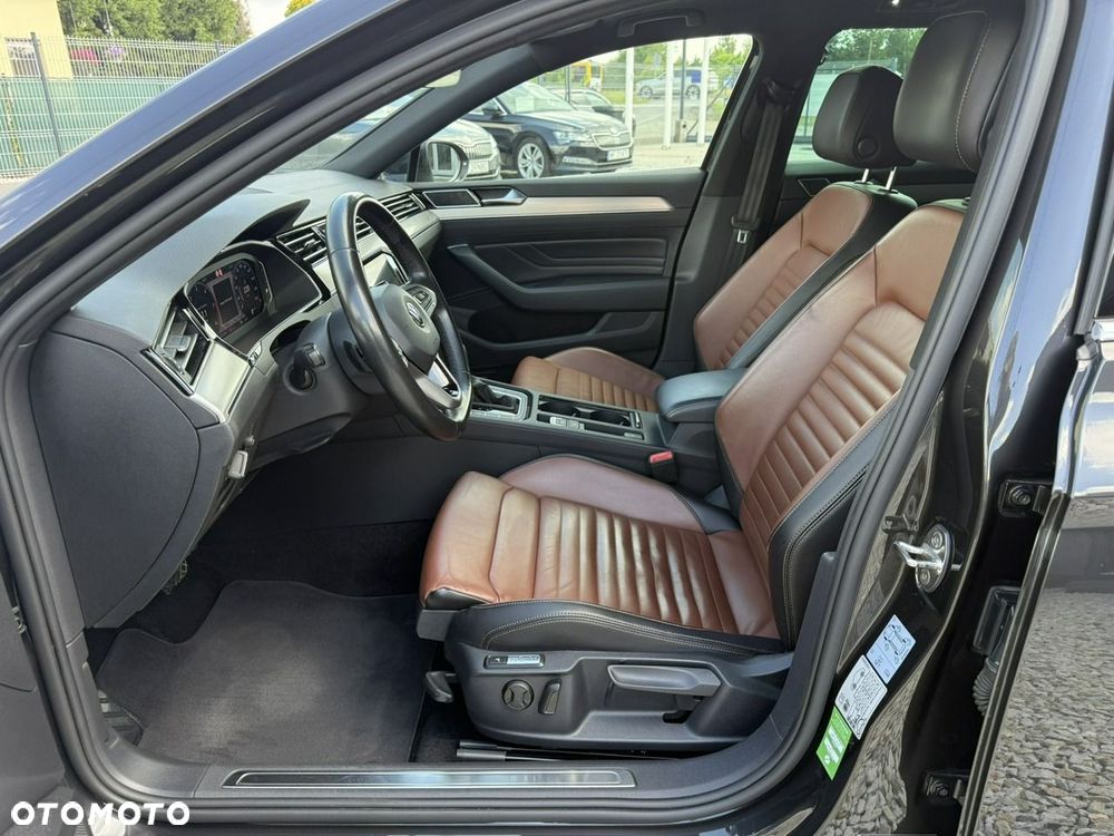 Volkswagen Passat Variant 2.0 TDI SCR DSG Elegance - 11