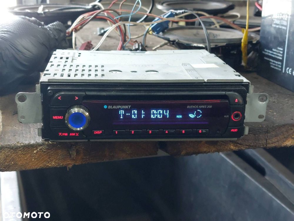 RADIO ODTWARZACZ SAMOCHODOWY BLAUPUNKT BUENOS AIRES 200 CD AUX - 1