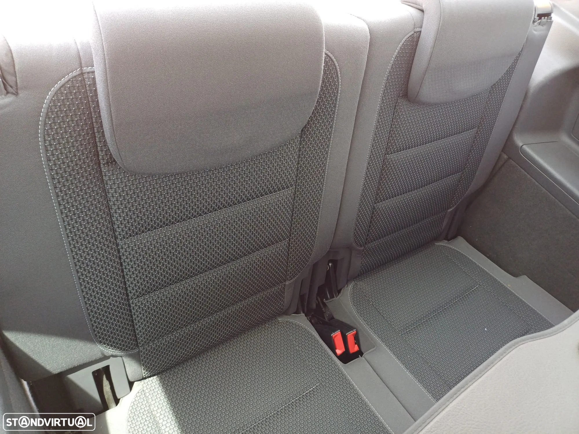 VW Touran 1.6 TDI Blue.Highline 7L - 18