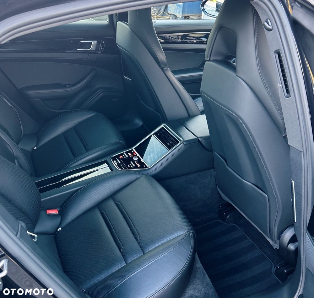 Porsche Panamera 4 E-Hybrid 10 Years Edition - 16