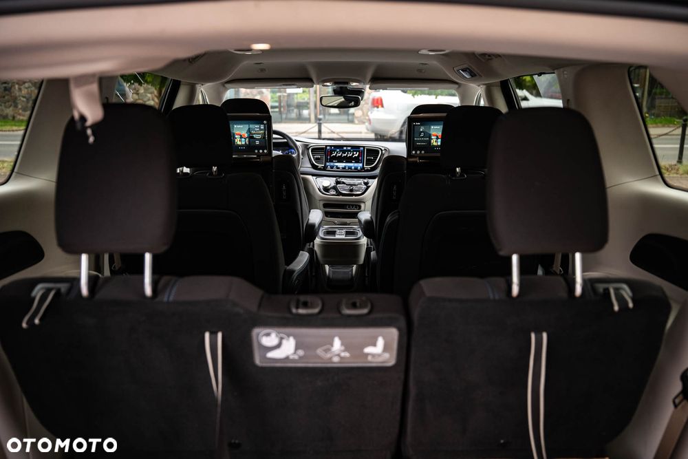 Chrysler Pacifica - 26
