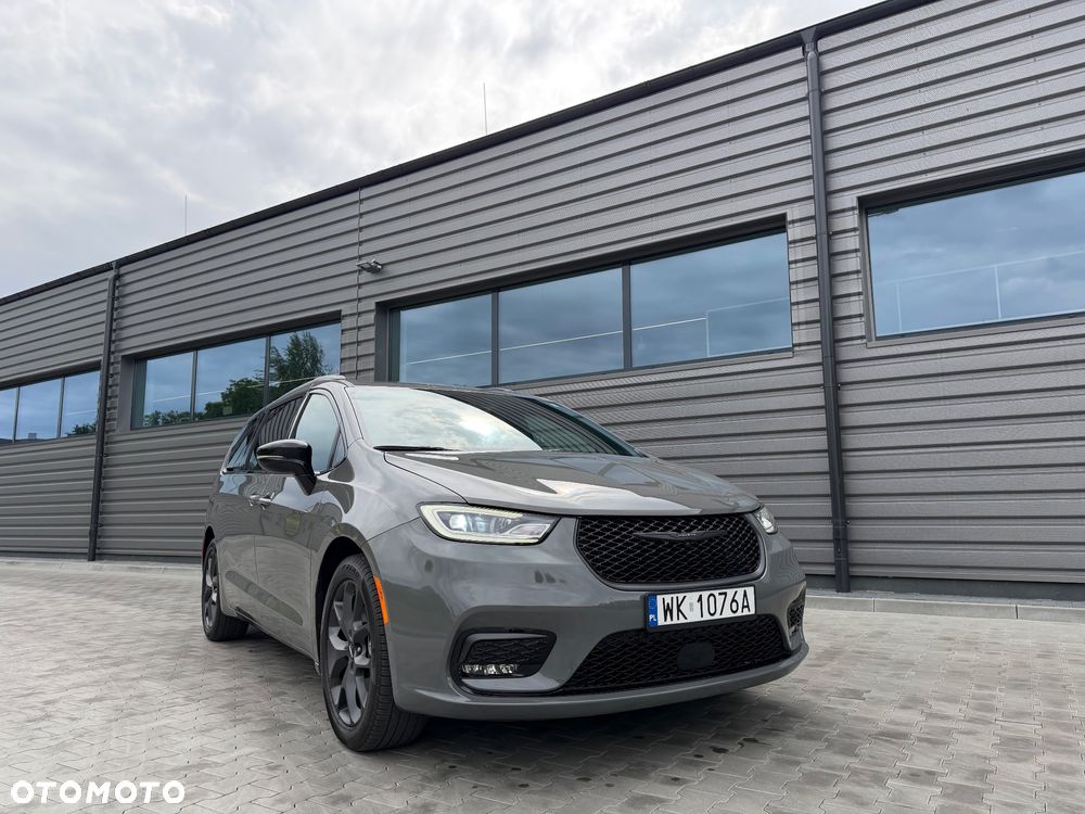 Chrysler Pacifica - 1