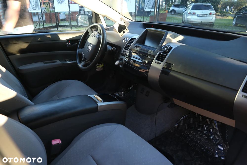 Toyota Prius 1.5 VVT-i Prestige - 4