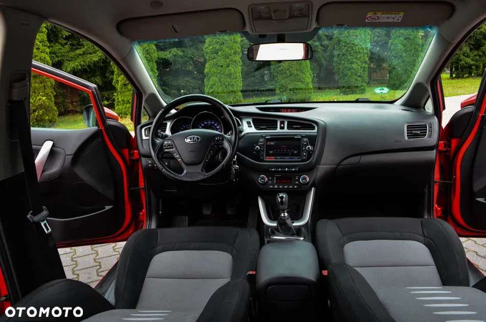 Kia Ceed 1.6 CRDi 128 Fifa World Cup Edition - 29