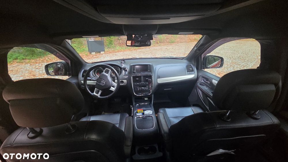 Dodge Grand Caravan - 11