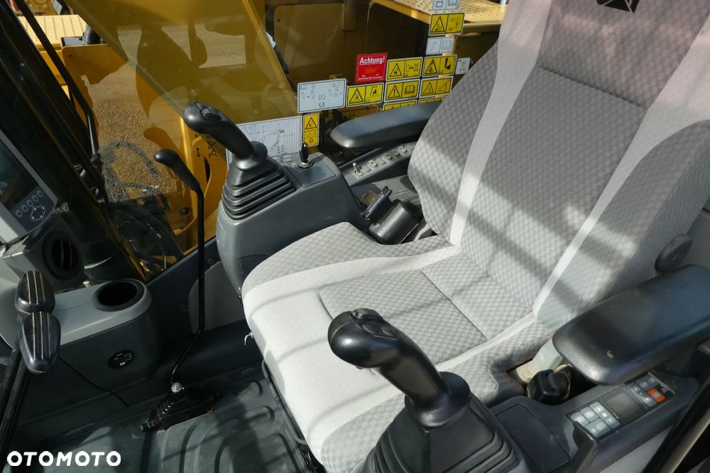 Caterpillar 311F LRR DWIE ŁYZKI - 32