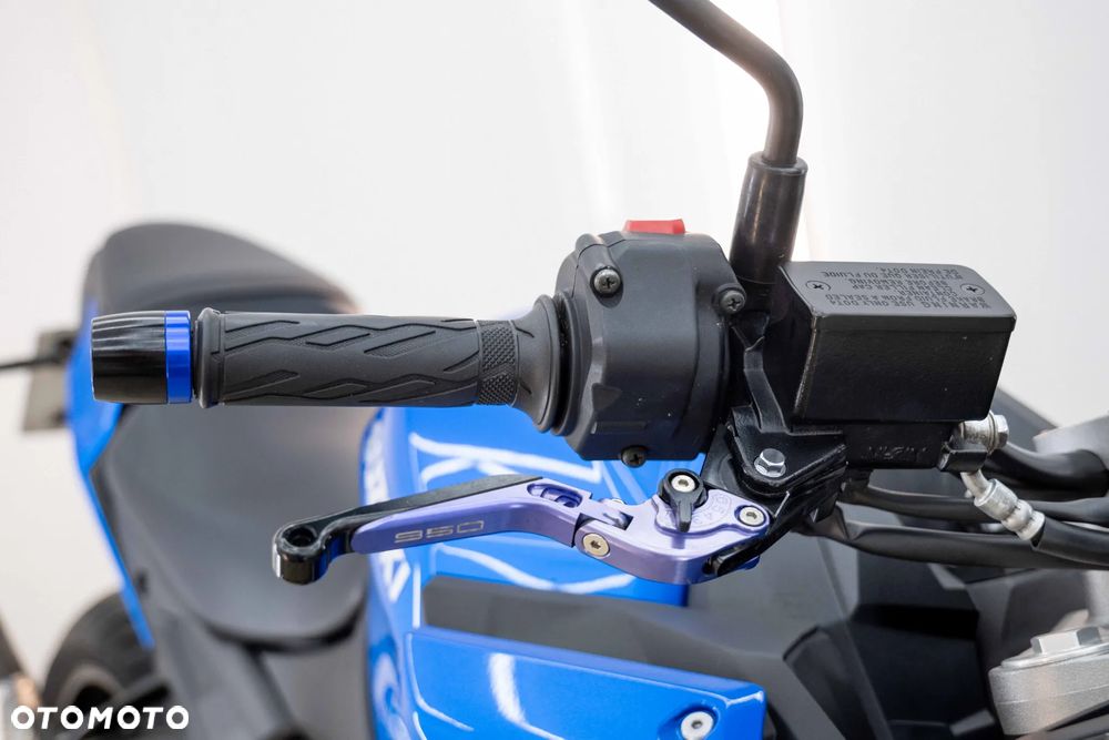 Suzuki GSX - 28
