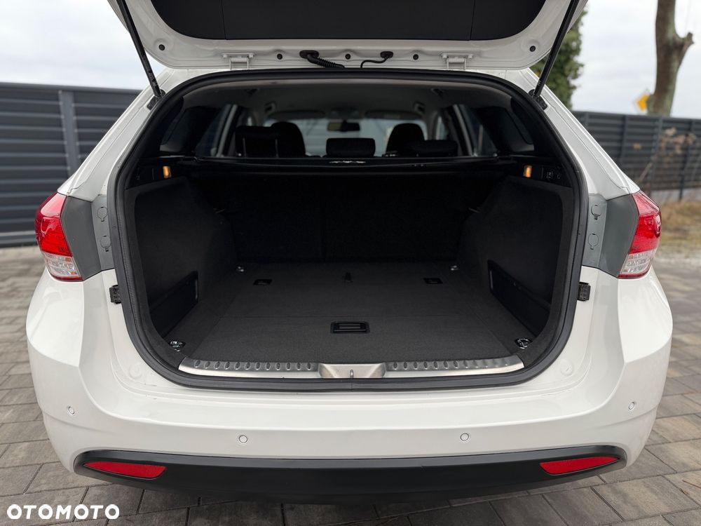 Hyundai i40 1.6 GDI Comfort + - 24