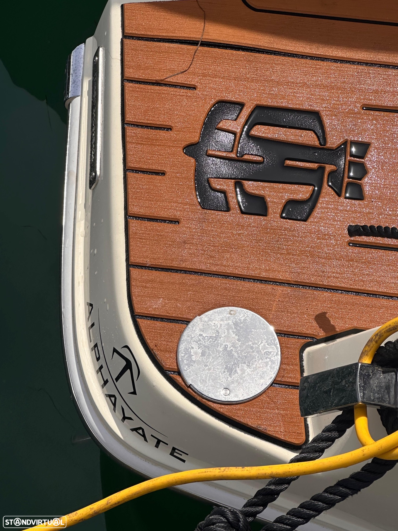 Invictus Yachts CX 240 - 12