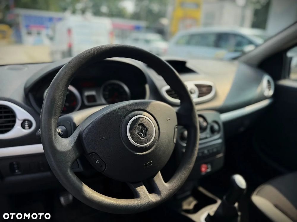 Renault Clio - 11