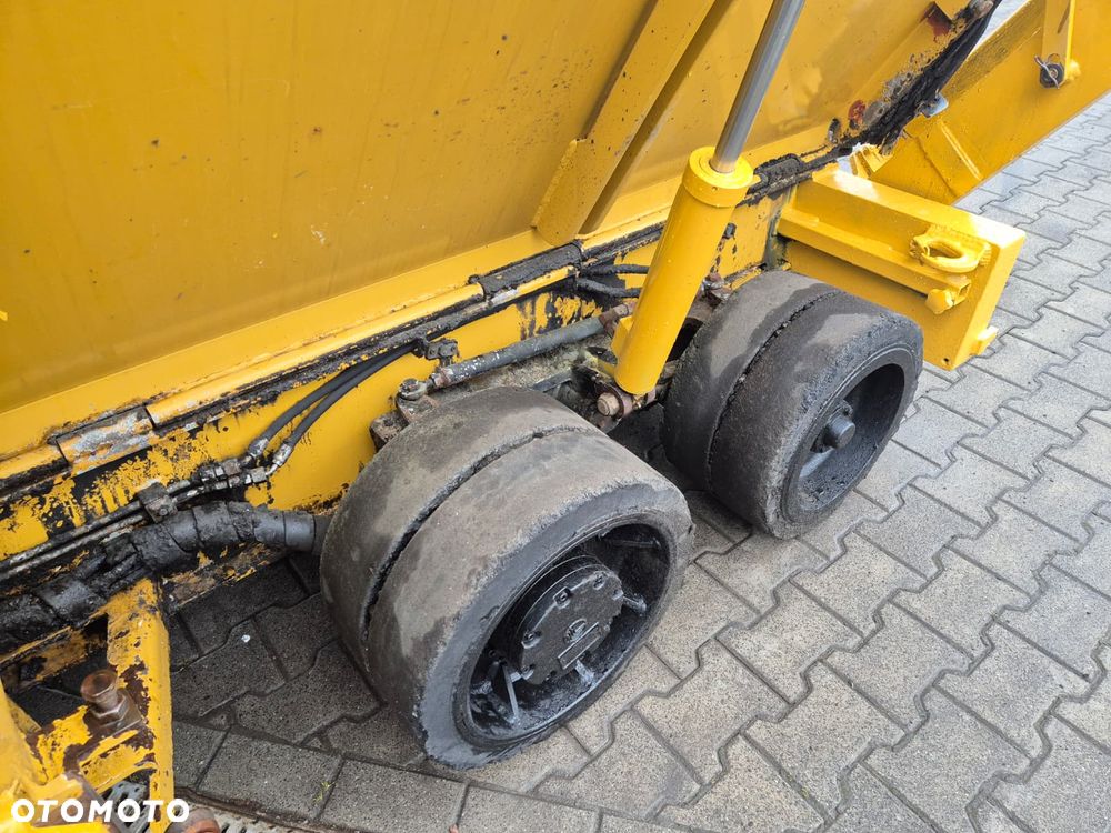 Caterpillar AP 300 / ROZŚCIEŁACZ DO ASFALTU / SERWISOWANY / 1WŁ / WIBRACJE + PODGRZEWANY STÓŁ / MOŻLIWOŚĆ TRANSPORTU - 27