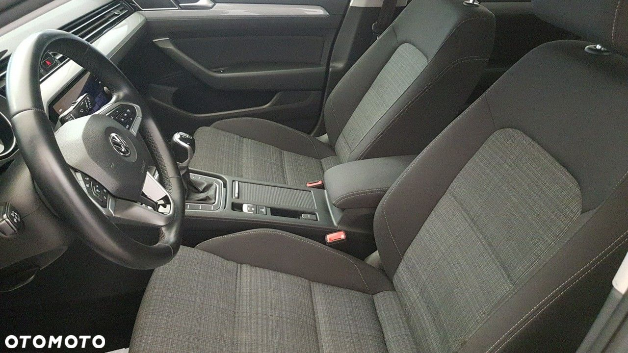Volkswagen Passat - 19