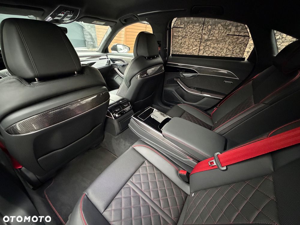 Audi S8 - 8