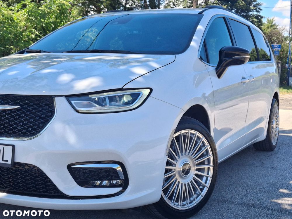 Chrysler Pacifica - 1