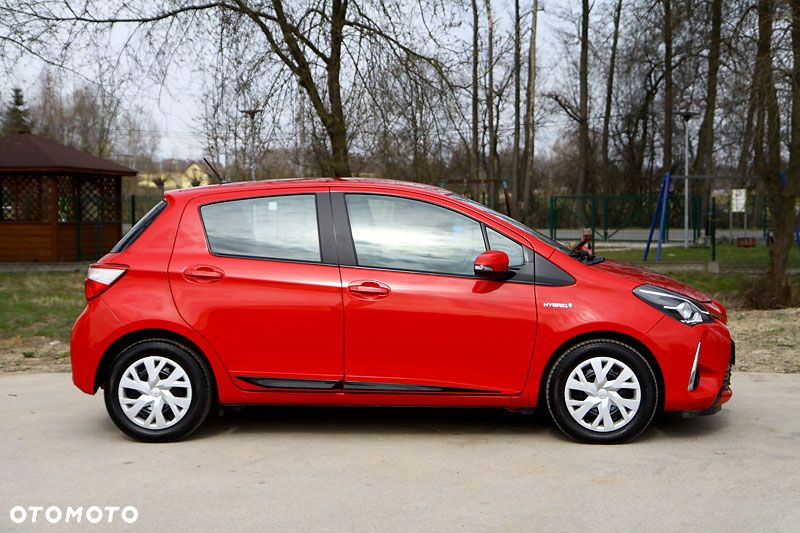 Toyota Yaris Hybrid 100 Sol - 6