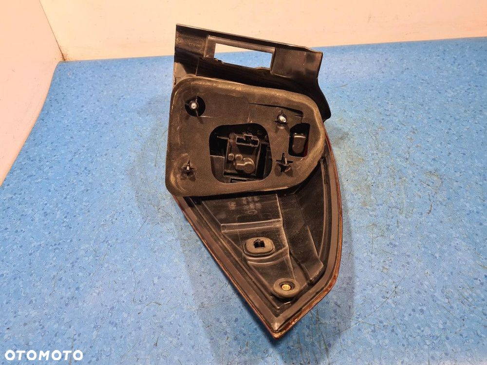 RENAULT LAGUNA III KOMBI LAMPA TYŁ LEWA ZEWNĘTRZNA - 10