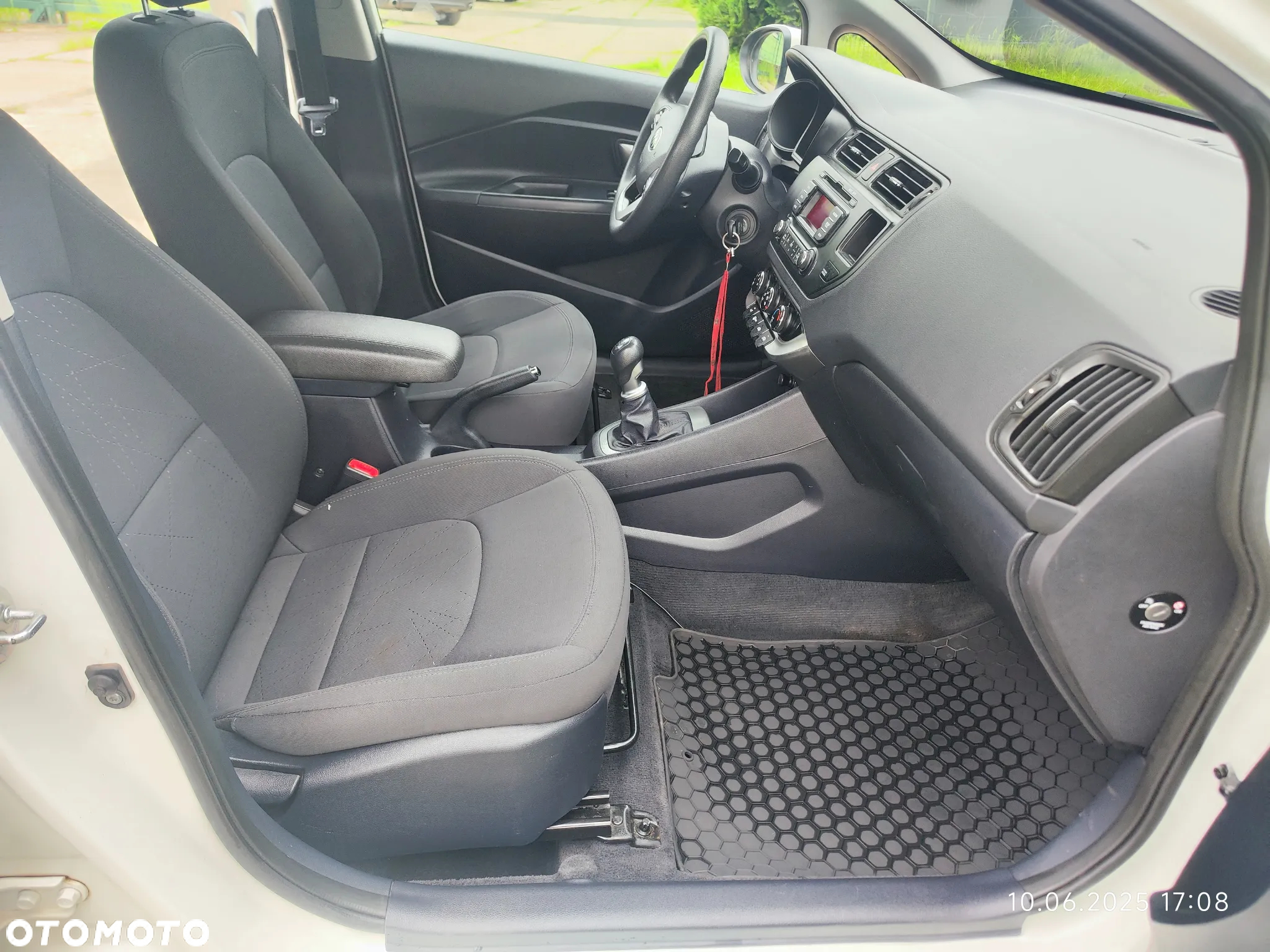 Kia Rio 1.4 L - 7
