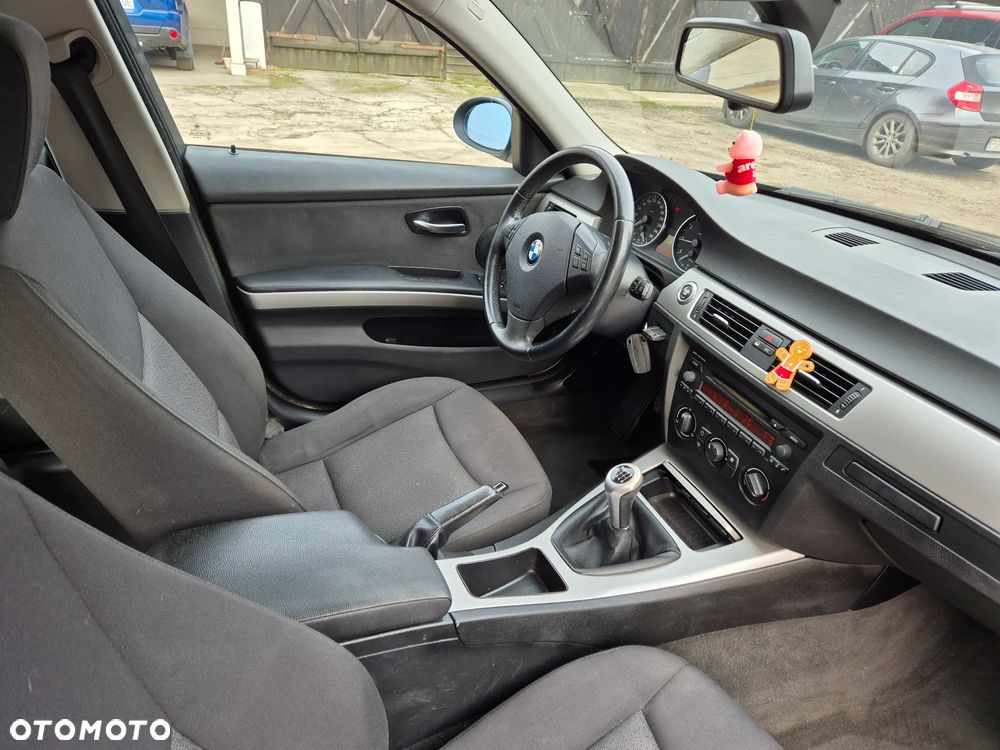 BMW Seria 3 318i - 13