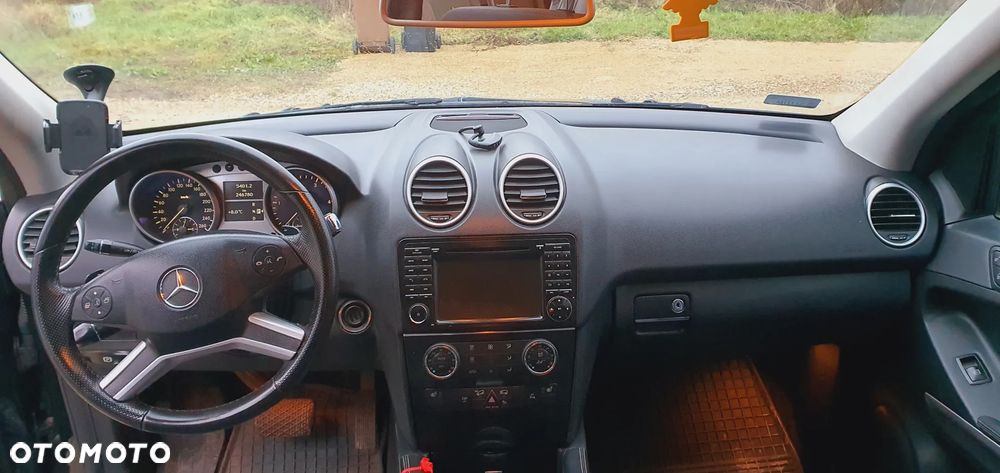 Mercedes-Benz ML - 11