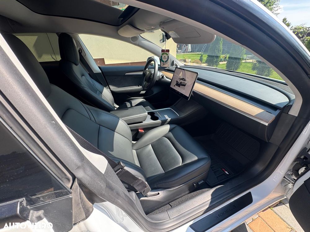 Tesla Model 3 - 9
