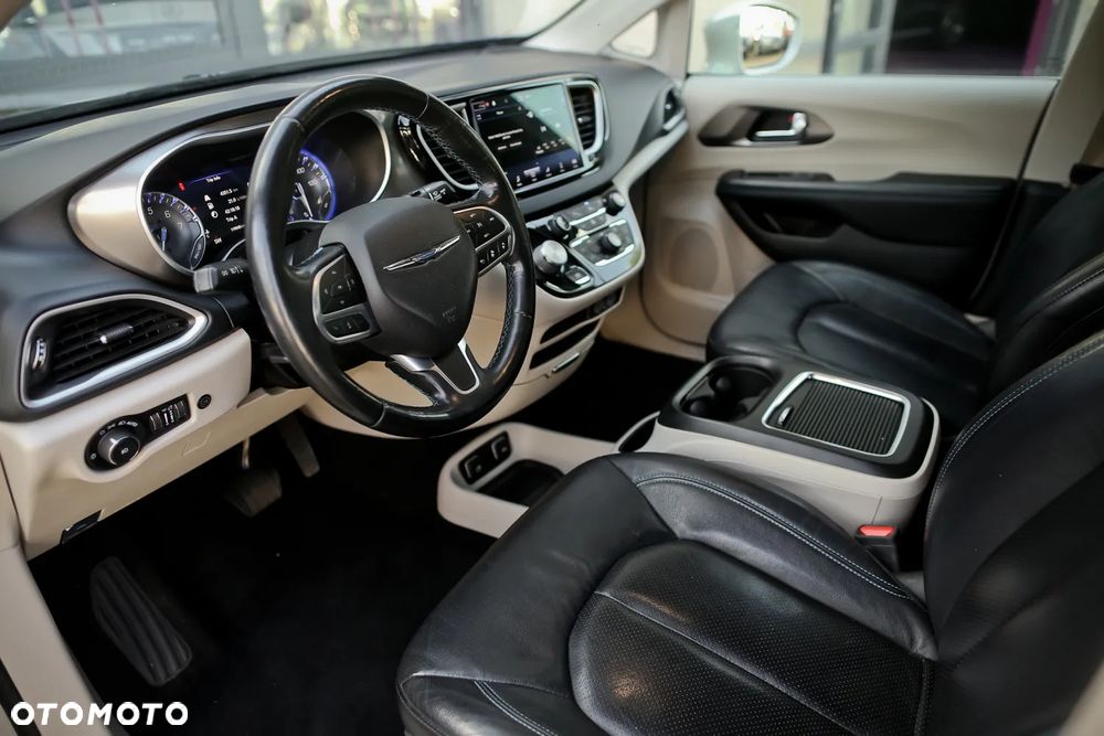 Chrysler Pacifica - 14