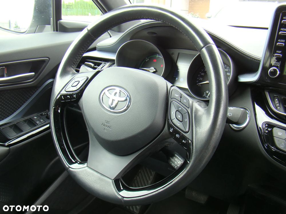 Toyota C-HR 1.8 Hybrid Team Deutschland - 38