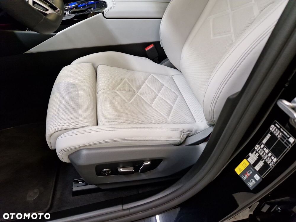 BMW Seria 5 530e xDrive PHEV M Sport - 14