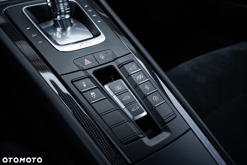 Porsche 911 Carrera 4 GTS PDK - 24