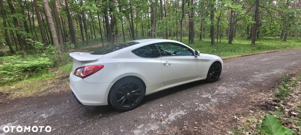 Hyundai Genesis Coupe 2.0 TCI Premium - 9