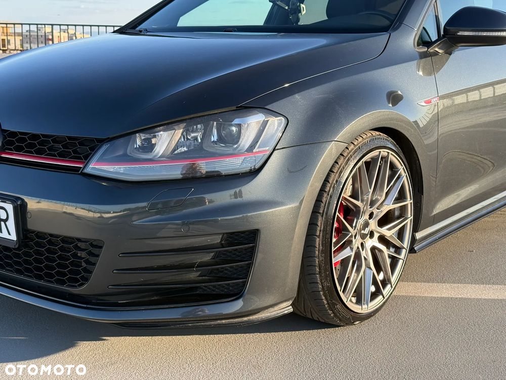 Volkswagen Golf - 10