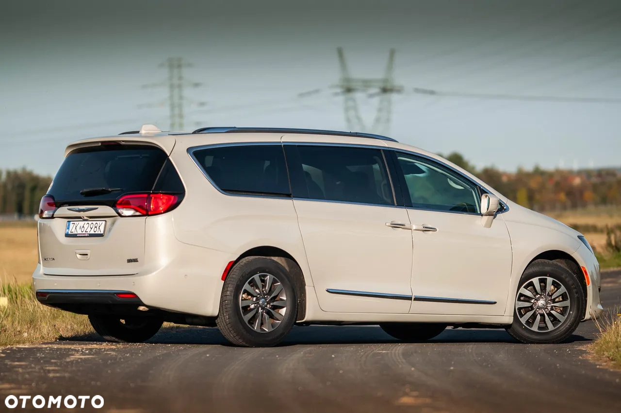 Chrysler Pacifica - 10