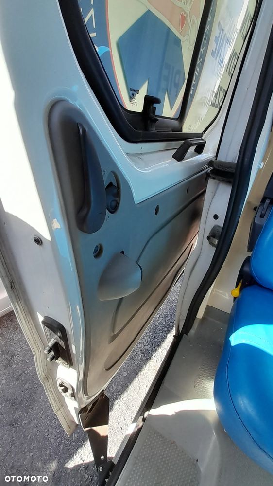 RENAULT TRAFIC II DRZWI PRAWE BOCZNE PRZESUWNE nr. 93/3 - 2