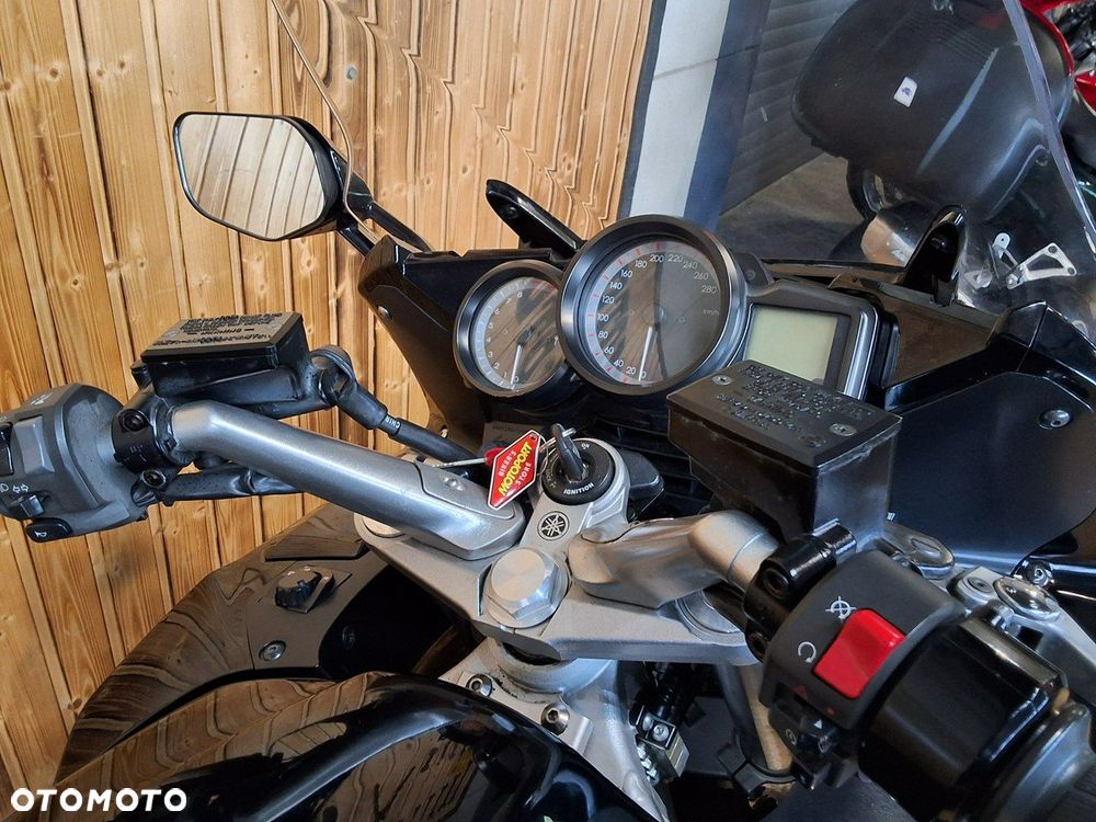 Yamaha FJR - 21