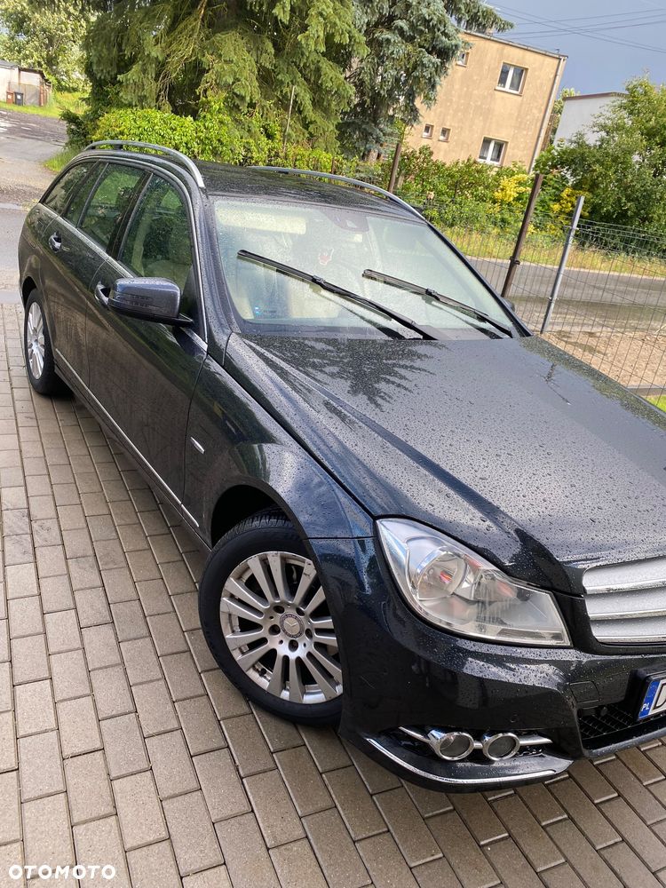 Mercedes-Benz C-Class 2011 photo 4