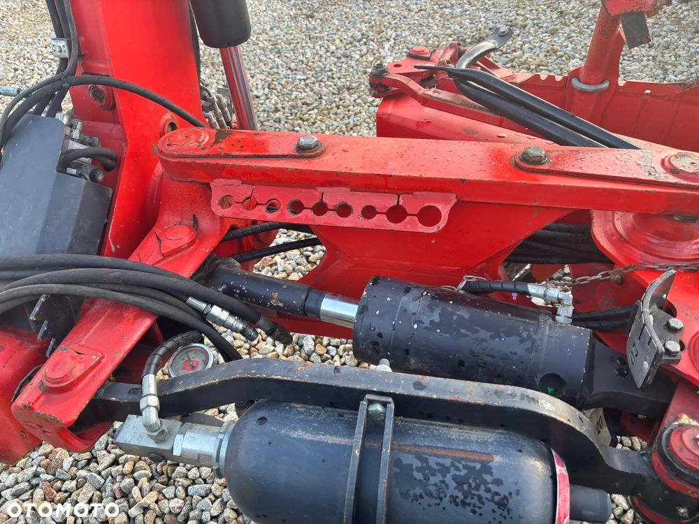 Gregoire Besson RWY 6 - 21