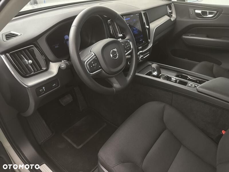 Volvo XC 60 B4 B Momentum Pro - 10