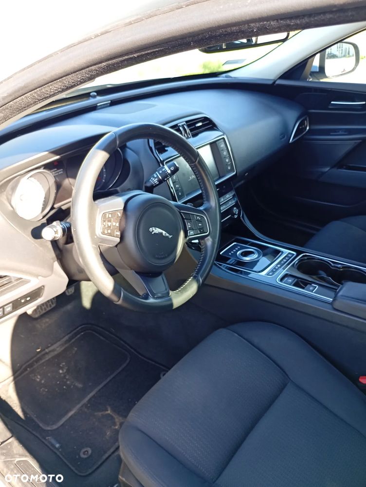 Jaguar XE - 5