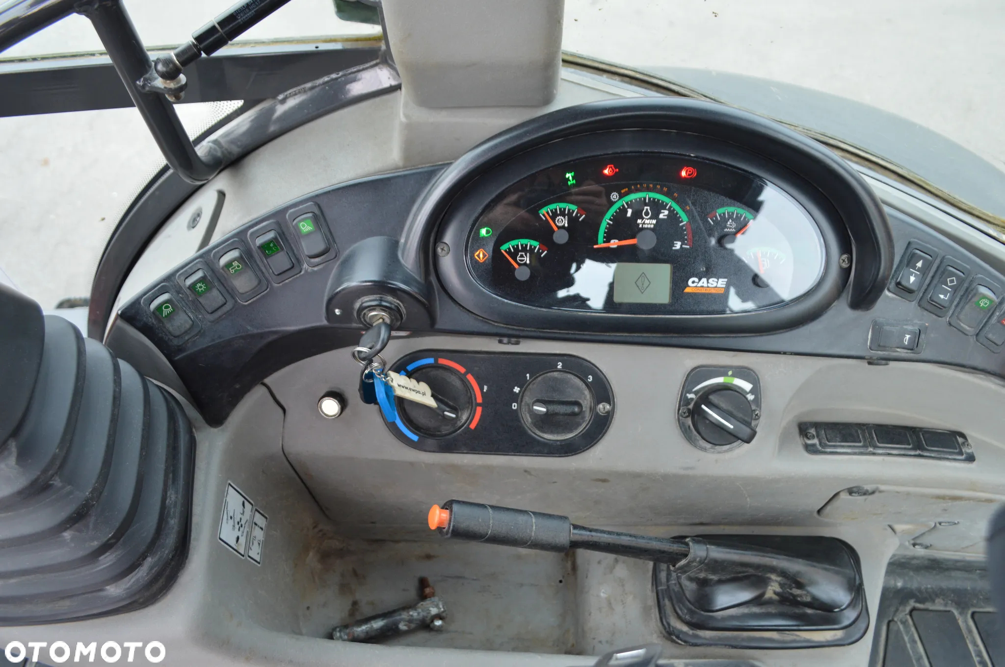 Case 695ST - 13