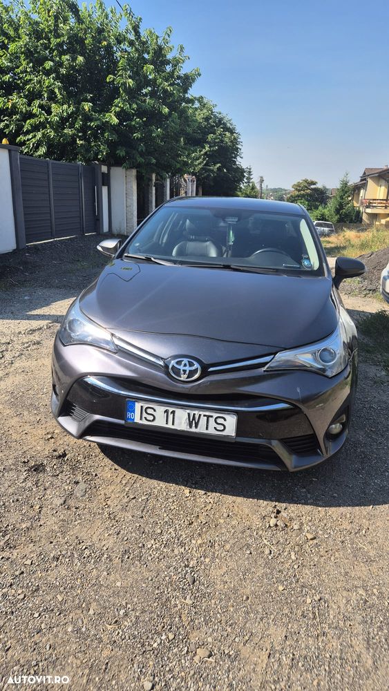 Toyota Avensis 2.0 D-4D Luxury - 2