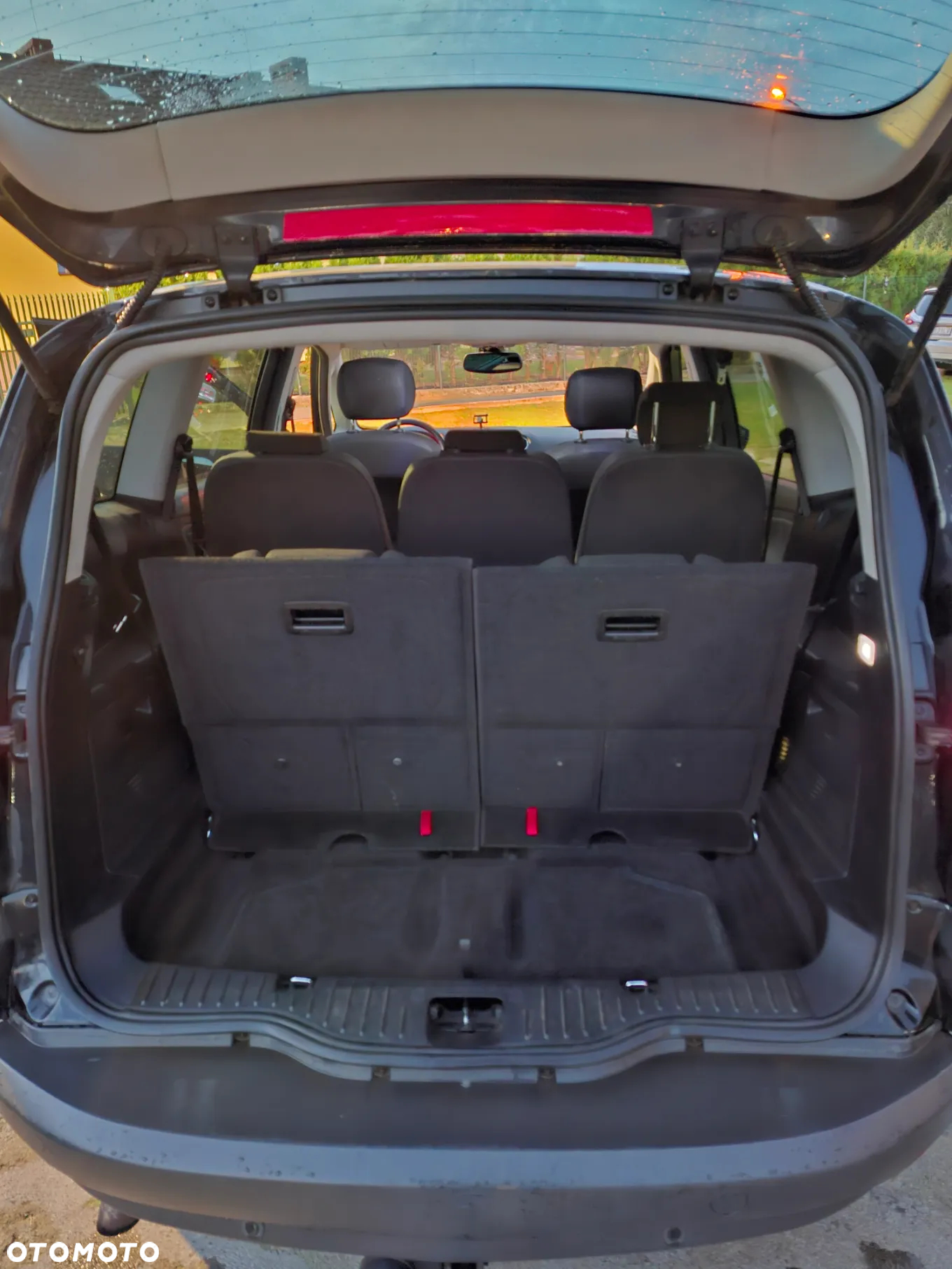 Ford S-Max - 12