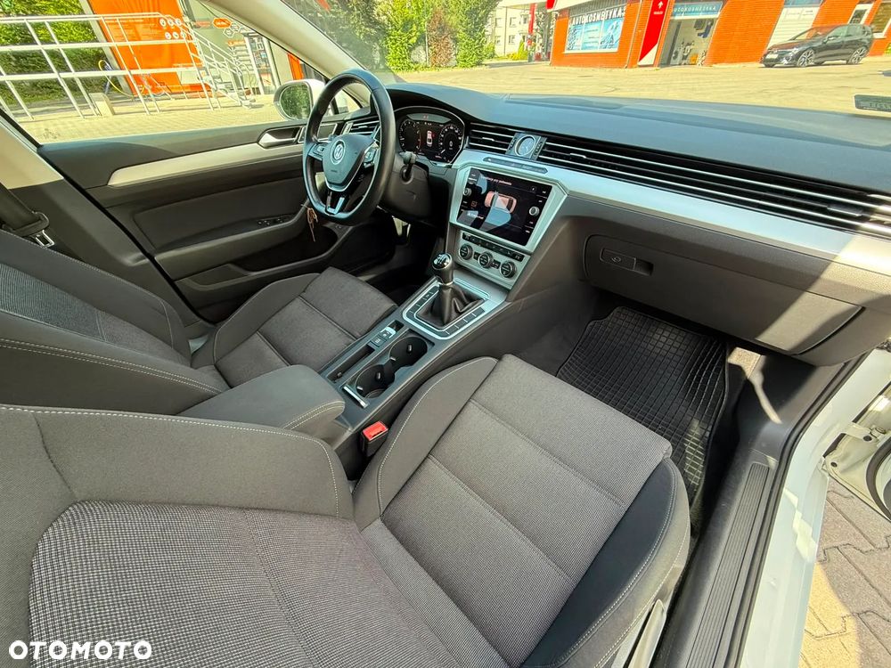 Volkswagen Passat - 8