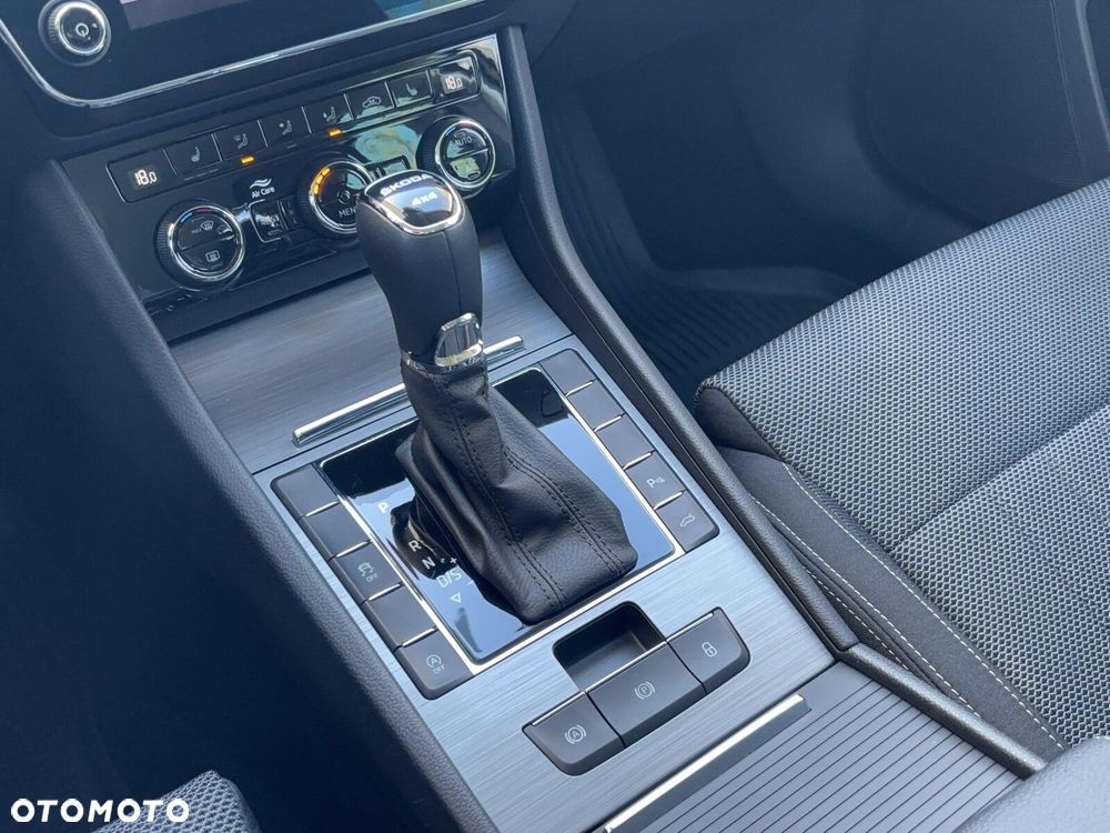 Skoda Superb 2.0 TDI SCR Style DSG - 31