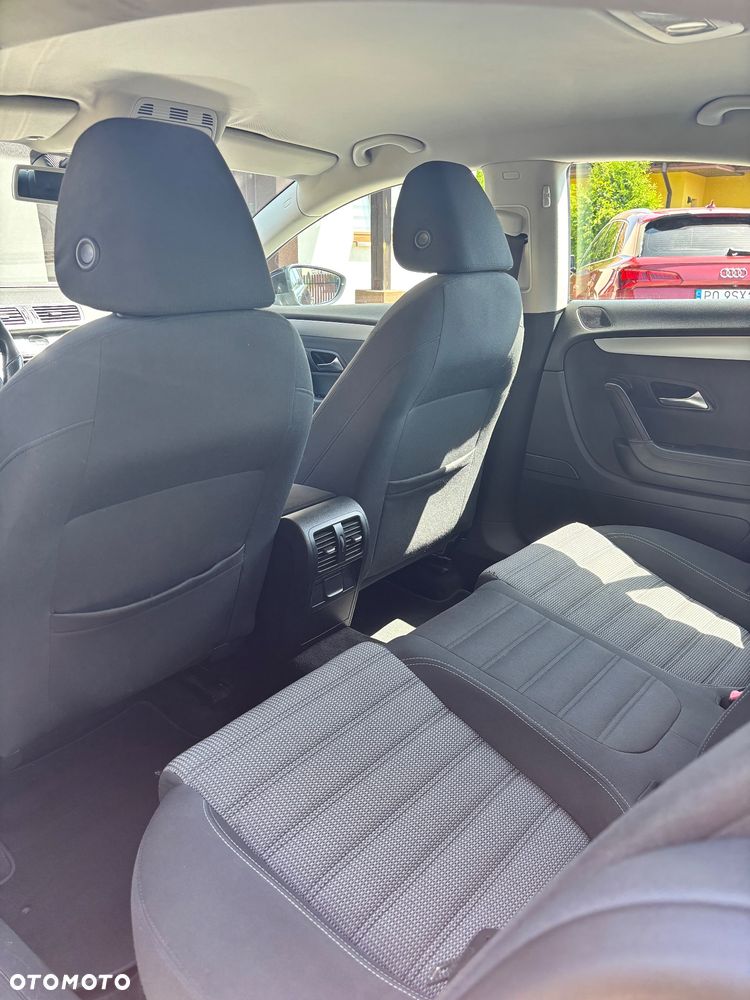 Volkswagen Passat 2.0 TDI Highline R-Style - 12
