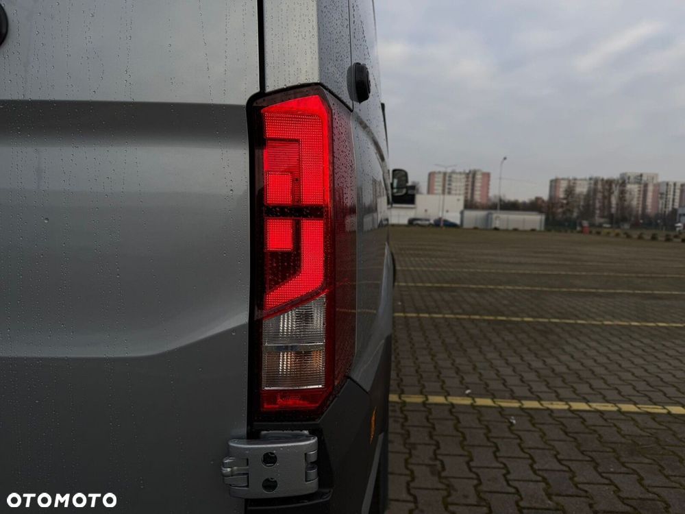 Volkswagen Crafter 35 2.0 TDI L4H3 4490 177KM AUTOMAT - 26