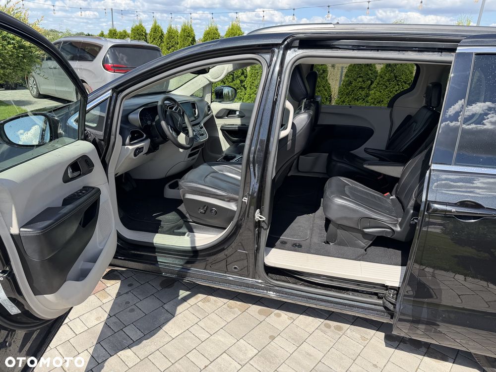 Chrysler Pacifica - 13